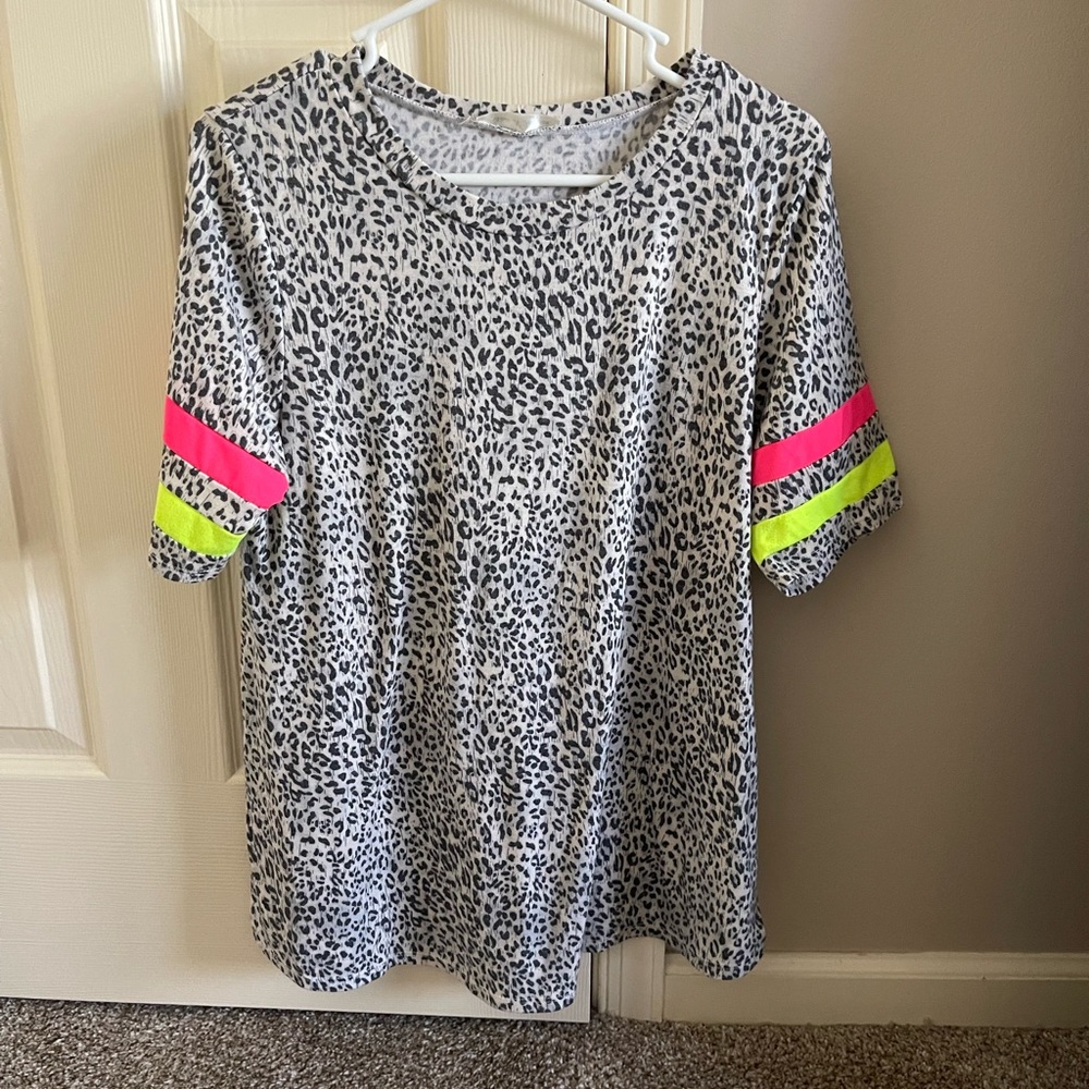 Pink Blush Leopard Maternity Short Sleeve Top - Small